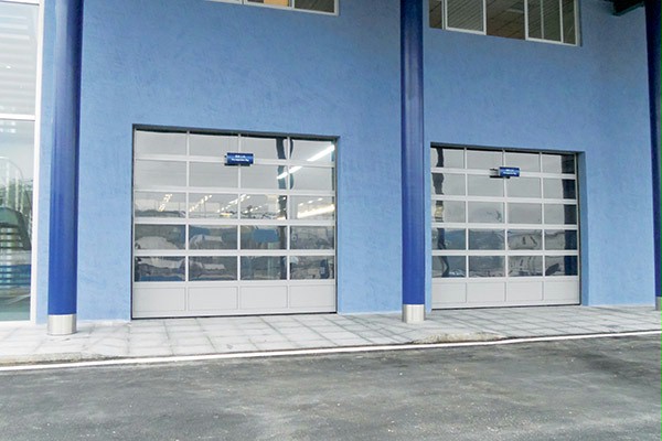 梅赛德斯奔驰(中国)有限公司安装的透明提升门 梅赛德斯奔驰(中国)有限公司安装的透明提升门