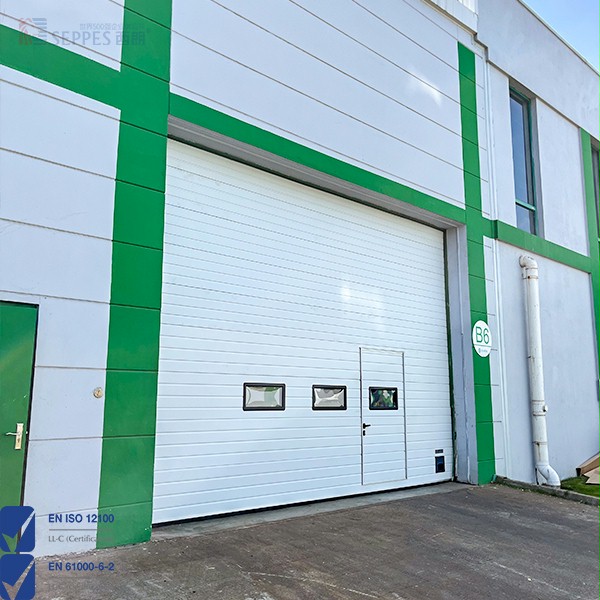 开小门的工业提升门 开小门的工业提升门