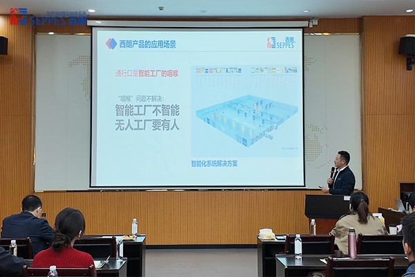 西朗门业董事长进行观点分享 西朗门业董事长进行观点分享