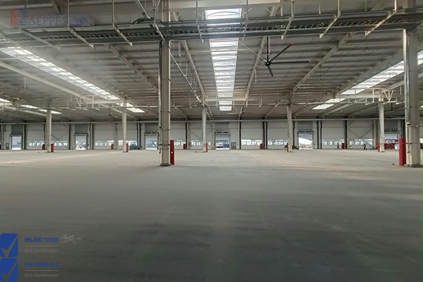 知名汽车工厂安装提升门